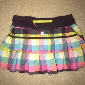 Lululemon skirt!! Barley worn!!